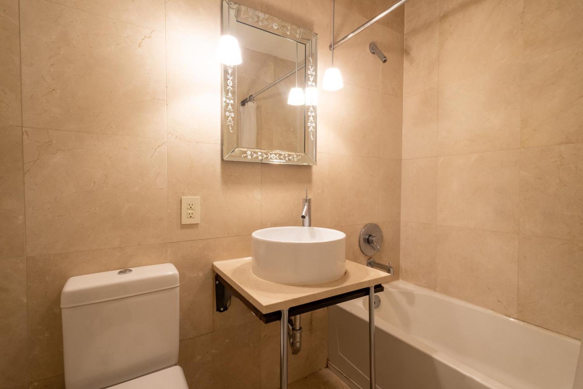 Gorgeous & Stylish 4bdr & 2bth In Downtown Manhattan Appartement *
